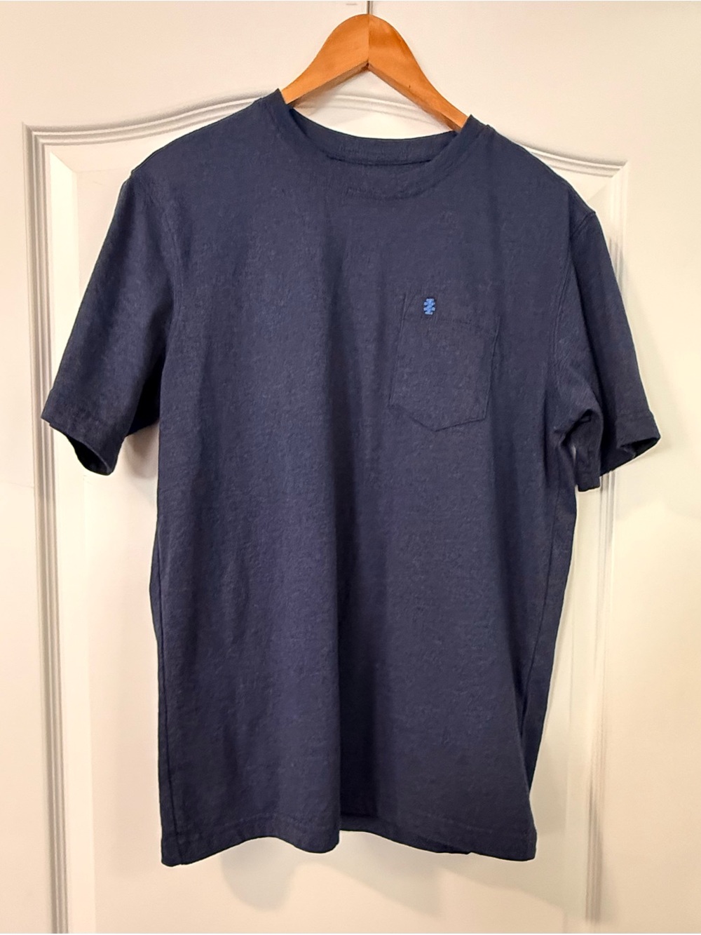 Izod Saltwater Men's Short-Sleeve Pocket Tee in Heathered Navy
